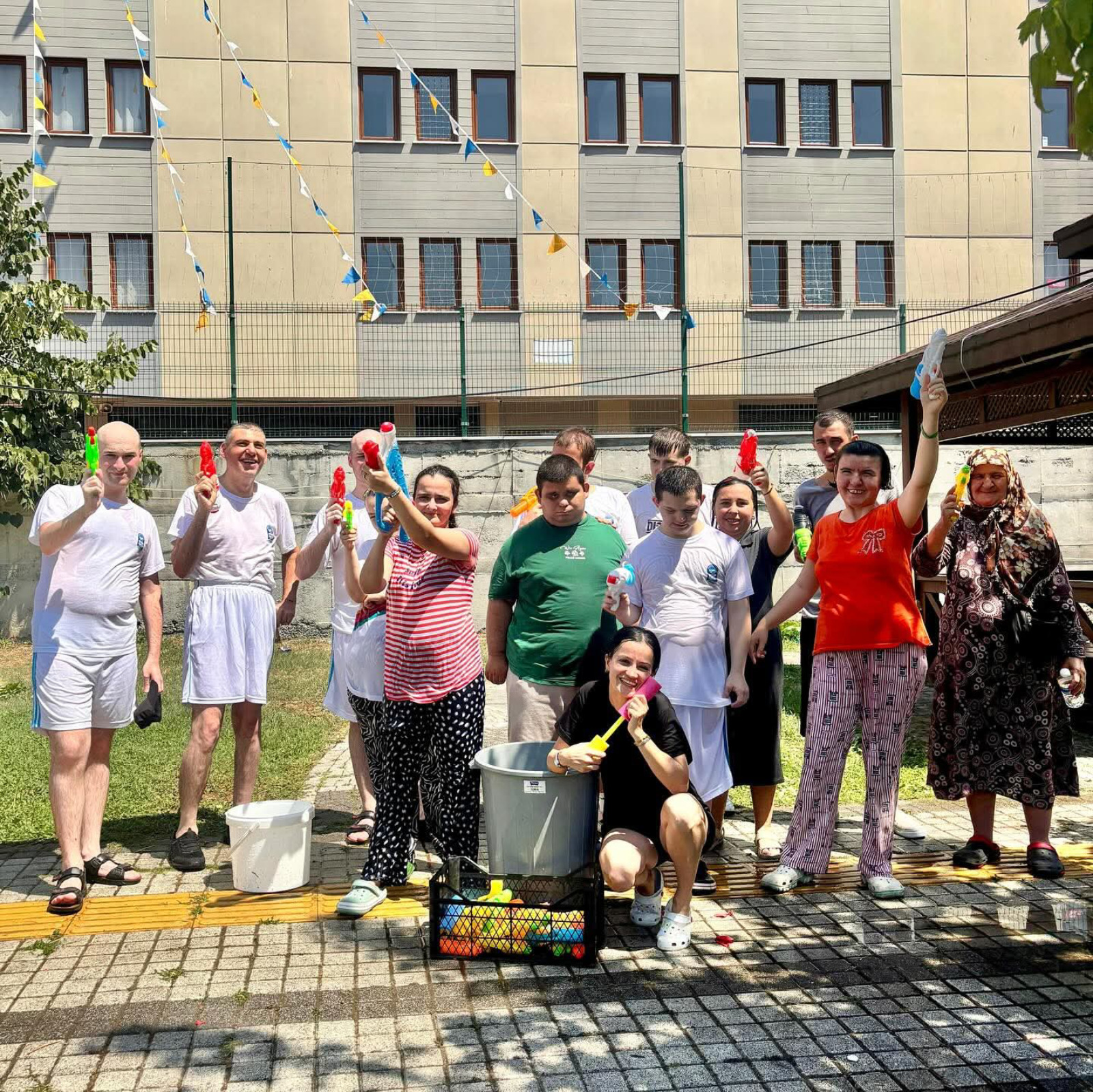 Engelsiz Yaşam Merkezi'nde Su Şenliği coşkusu Engelsiz Yaşam Merkezi'nde Su Şenliği coşkusu