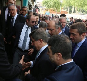 Başbakan Davutoğlu Eyüplülerle Helalleşti