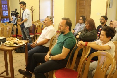 Kurbanoğlu: "Sosyal Medya ile Modern Hapishanelerde Yaşıyoruz"