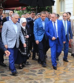 Başbakan Binali Yıldırım bayram namazını Eyüp Sultan Camii'nde kıldı