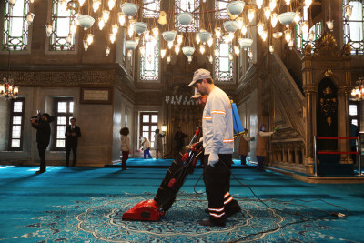 Gül suyuyla yıkanan Eyüpsultan Camii Ramazan'a hazır