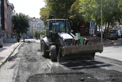  Eyüpsutan'da asfalt çalışmaları tüm hızıyla sürüyor