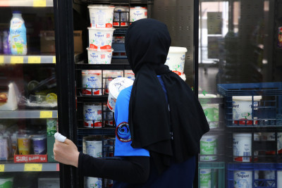 Zabıta ekiplerinden marketlere sıkı denetim