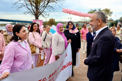 Meme kanserinde farkındalık için Eyüpsultan'da yürüdüler Meme kanserinde farkındalık için Eyüpsultan'da yürüdüler