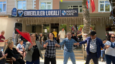 Emekliler Lokali Hafıza Kafe'de Hıdırellez coşkusu