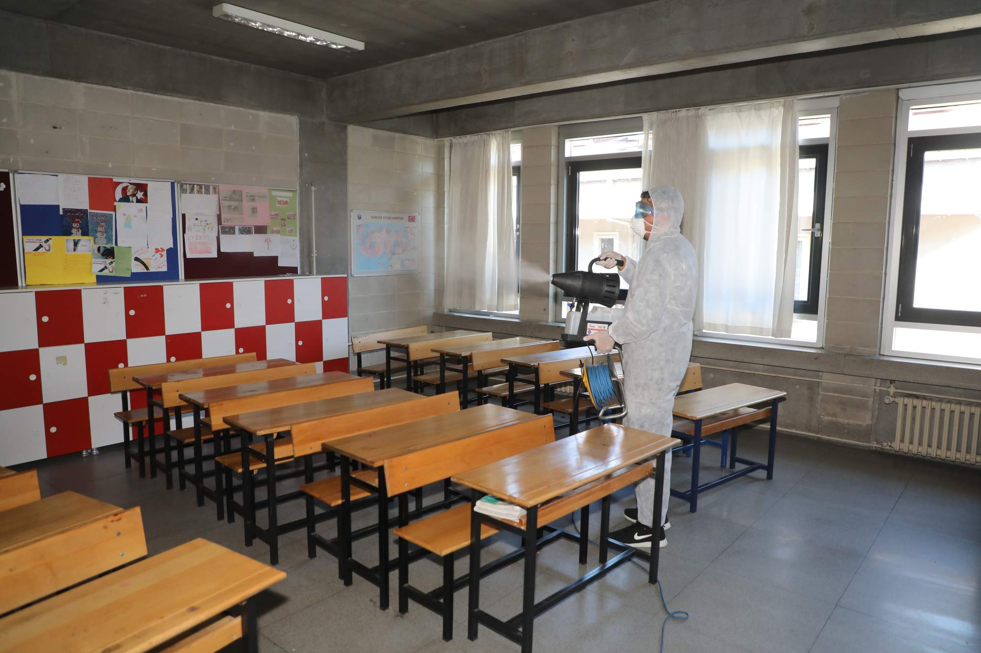 Eyüpsultan'da Okullar İlaçlandı