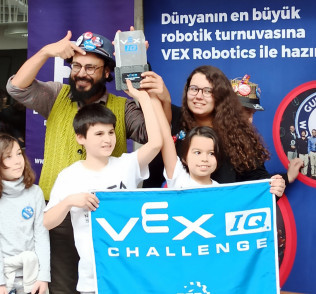 Eyüpsultan'ın Çocukları VEX World Robotics'te Dünya 3.'sü Oldu