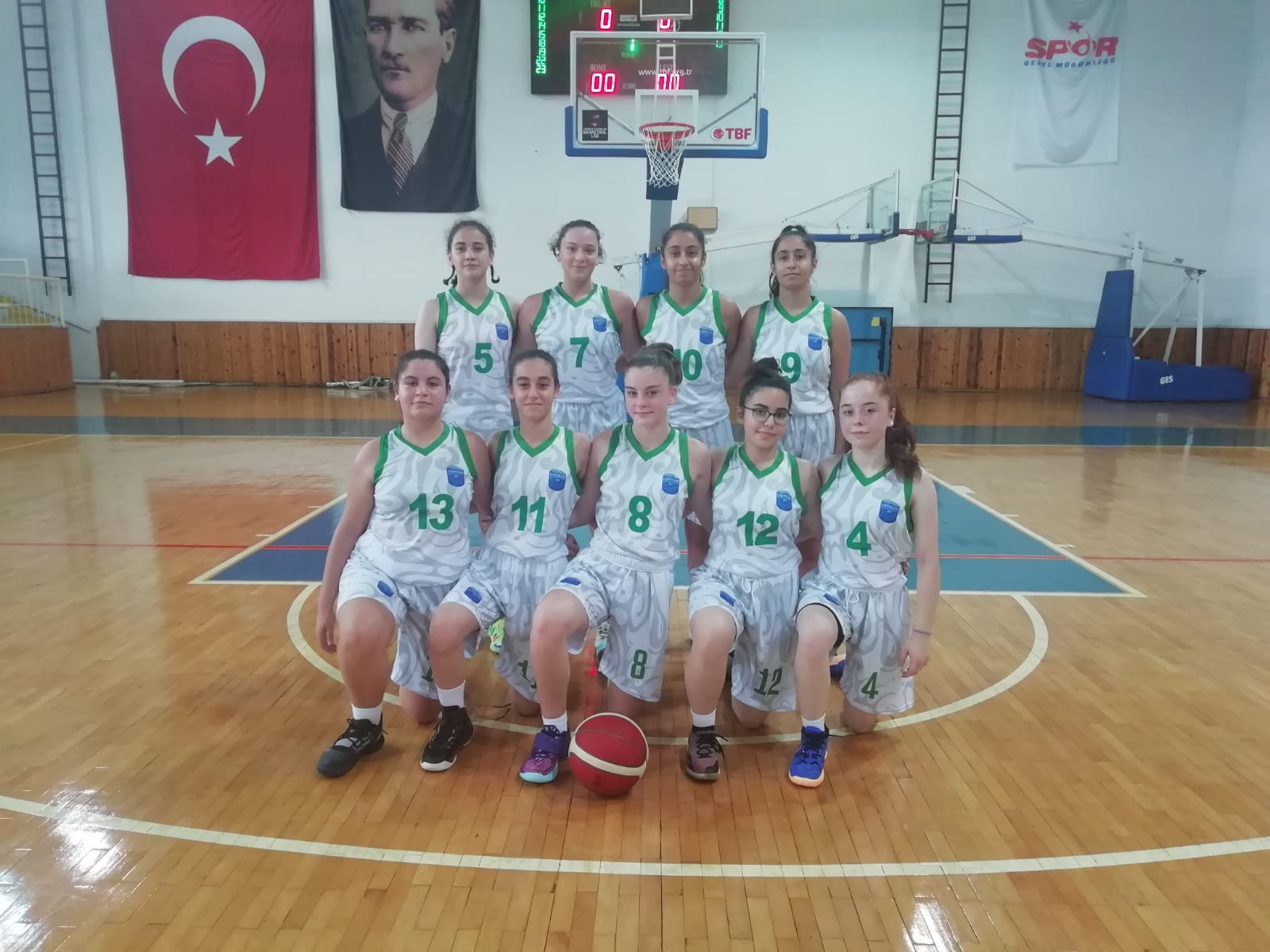 Eyüpsultan Belediyesi Spor Kulübü, basketbolda U16 kız takımı ilk resmi maçına çıktı.