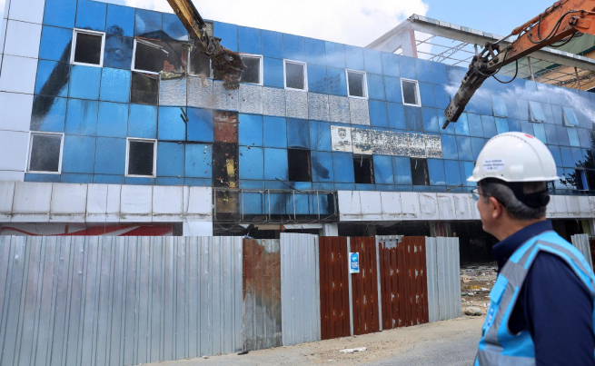 Sultan Center'in yıkımına başlandı