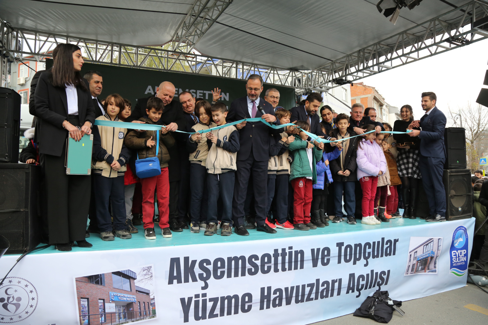 Eyüpsultan'ın yüzme havuzları, Gençlik ve Spor Bakanı Dr. Mehmet Muharrem Kasapoğlu tarafından açıldı