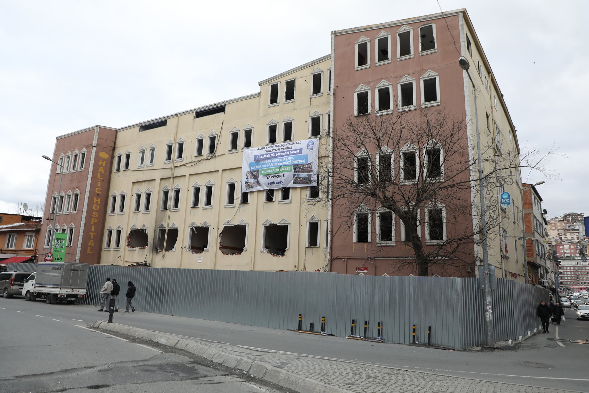 Alibeyköy Haliç Hospital binası yıkılıyor