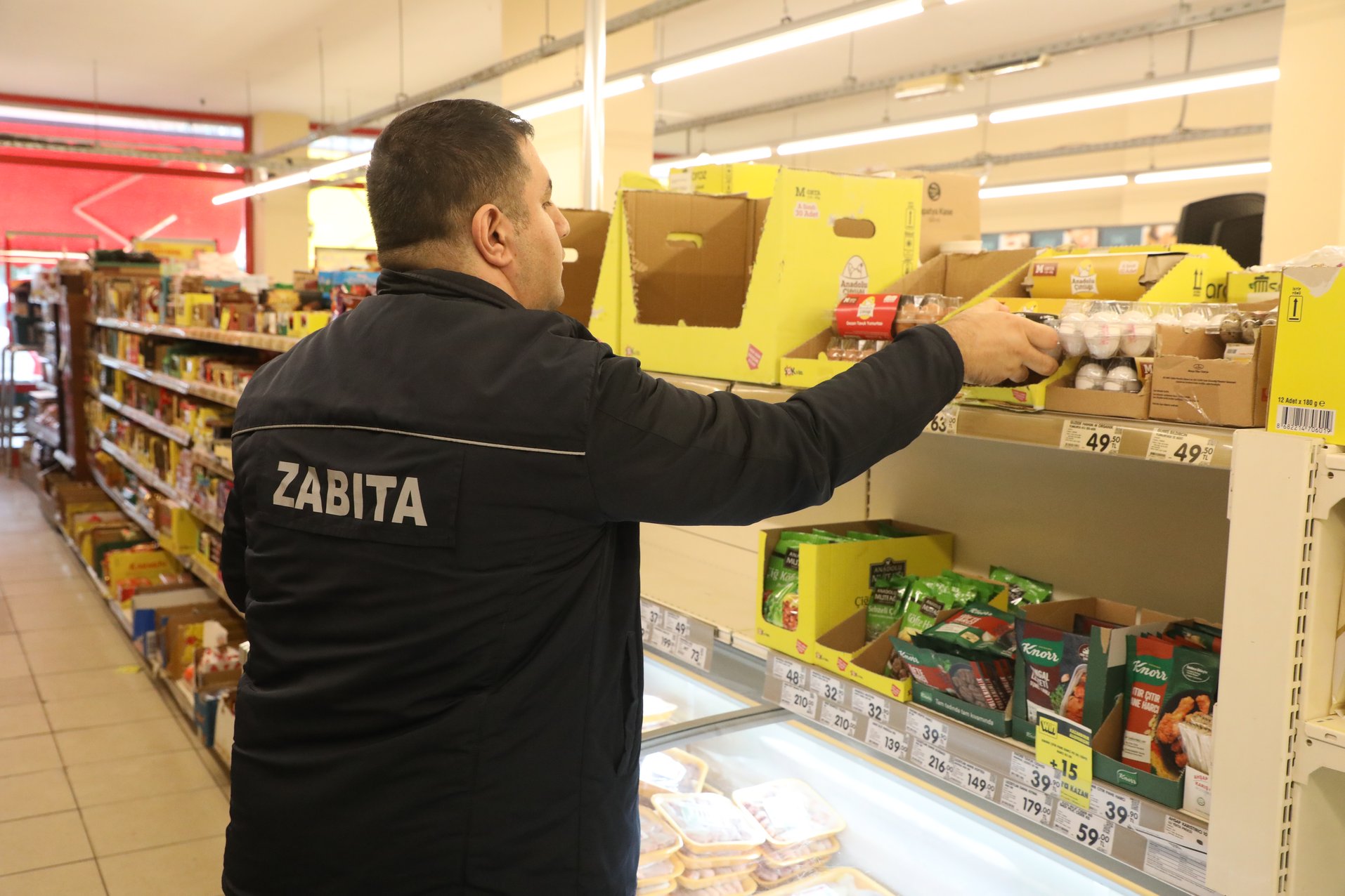 Zabıta ekiplerimiz gıda ürünleri denetimlerini sürdürüyor