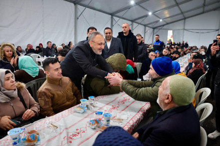 Binlerce vatandaş Eyüpsultan'da dev iftar sofrasında buluşuyor