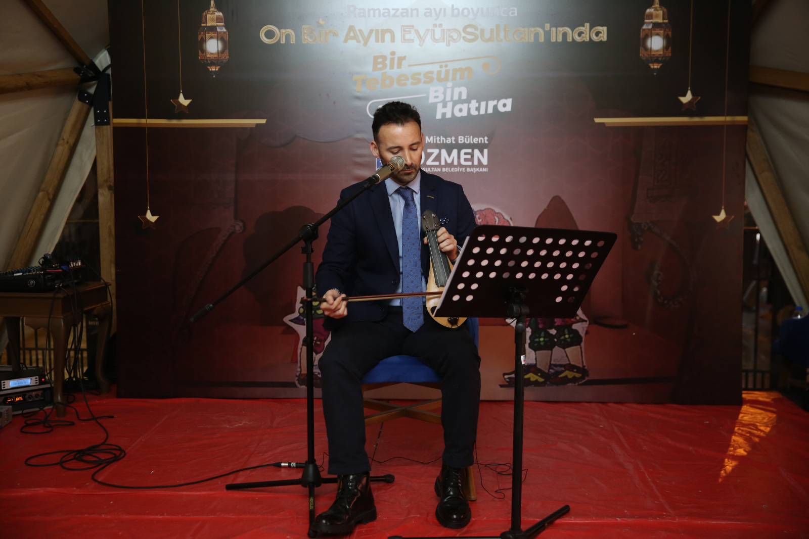 On bir ayın Eyüpsultanı'nda bir melodi bin huzur