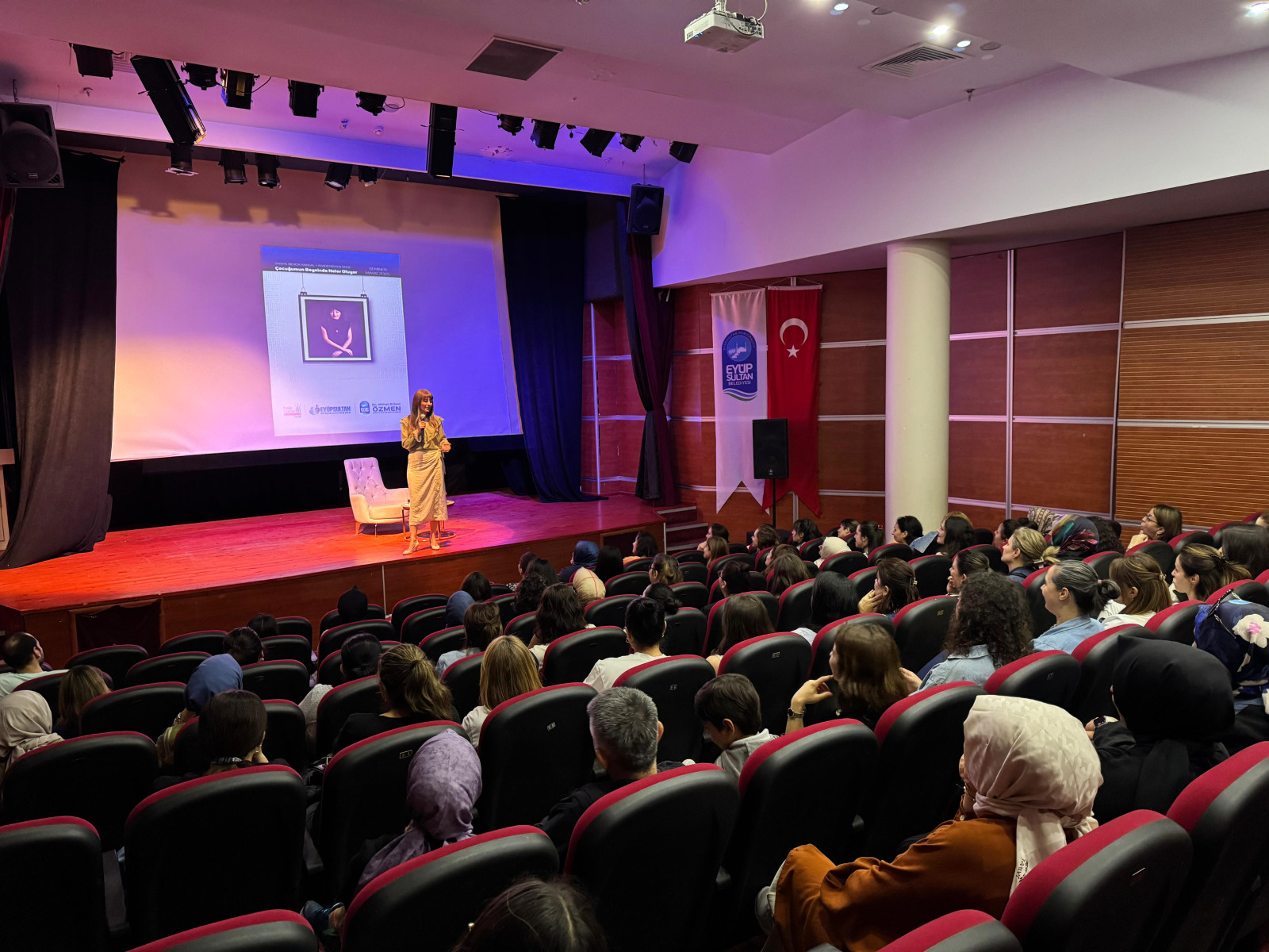 Eyüpsultan'da ebeveynlere rehberlik: “Çocuğumun Beyninde Neler Oluyor?” semineri