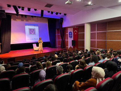 Eyüpsultan'da ebeveynlere rehberlik: “Çocuğumun Beyninde Neler Oluyor?” semineri