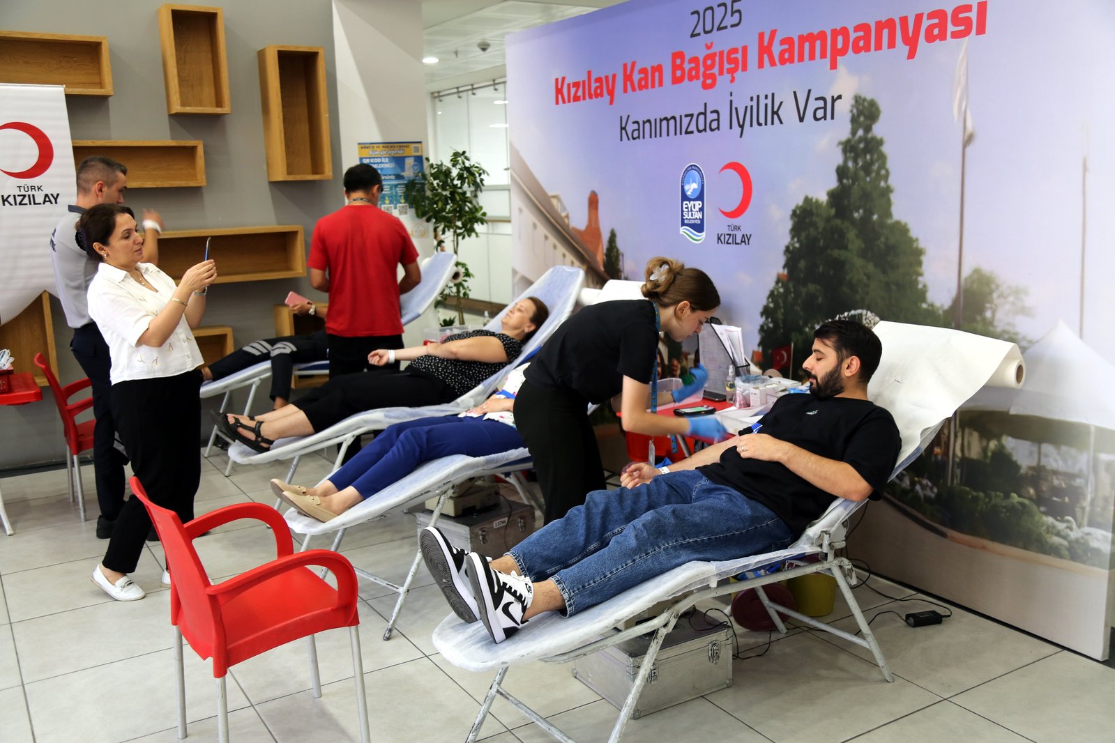 Eyüpsultan'da kan bağışı seferberliği: “Mahallenin Gücü İyilikle Büyür” Eyüpsultan'da kan bağışı seferberliği: “Mahallenin Gücü İyilikle Büyür”