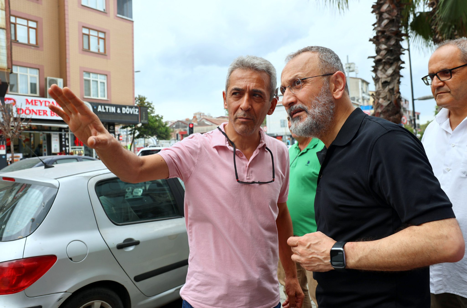 Başkan Özmen, esnaf ve vatandaşın yanında Başkan Özmen, esnaf ve vatandaşın yanında