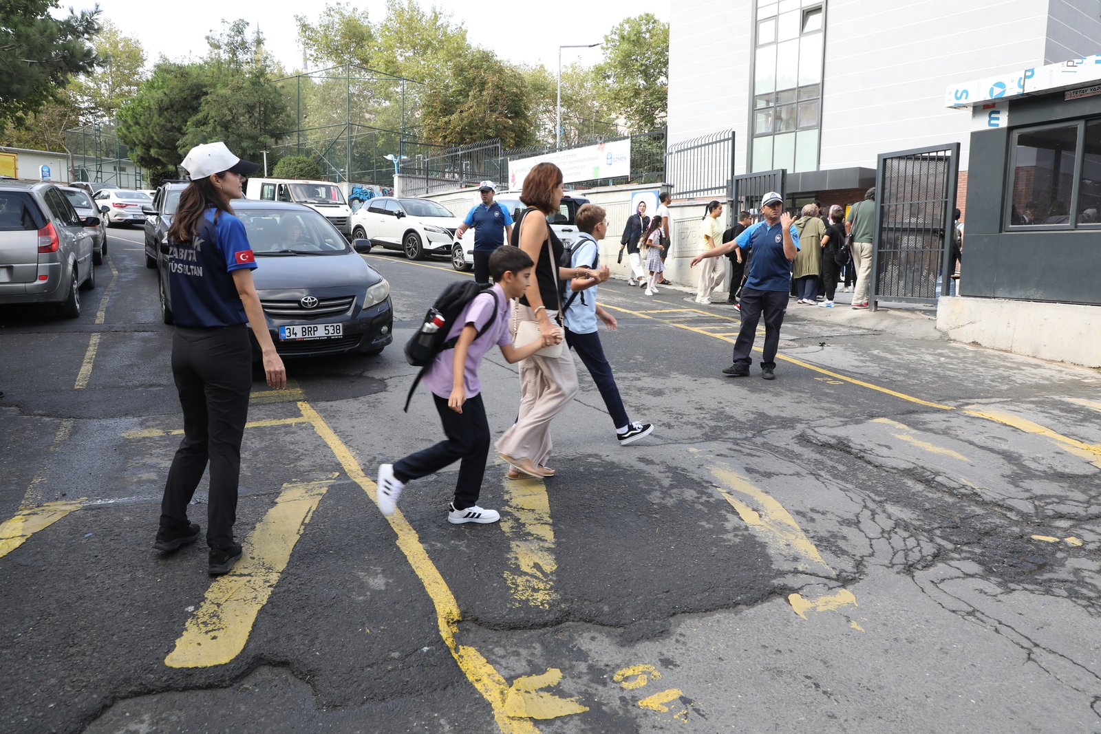 Zabıta ekipleri ilkokul önlerinde denetimlerine başladı Zabıta ekipleri ilkokul önlerinde denetimlerine başladı