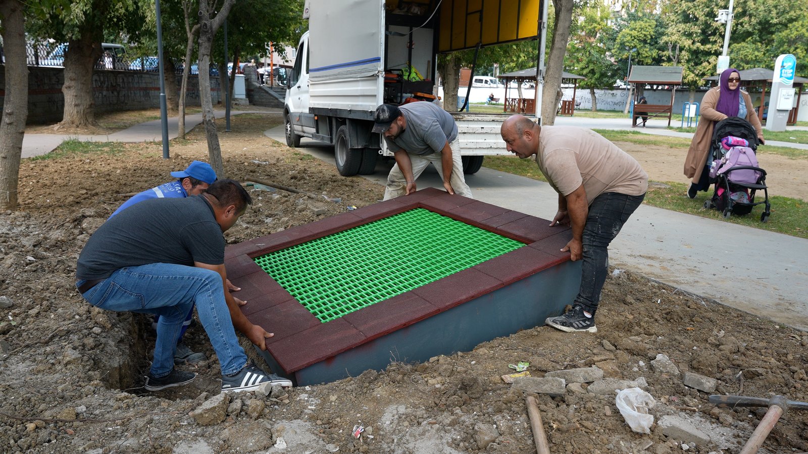 Parklarda çalışmalar devam ediyor Parklarda çalışmalar devam ediyor