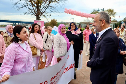 Meme kanserinde farkındalık için Eyüpsultan'da yürüdüler Meme kanserinde farkındalık için Eyüpsultan'da yürüdüler