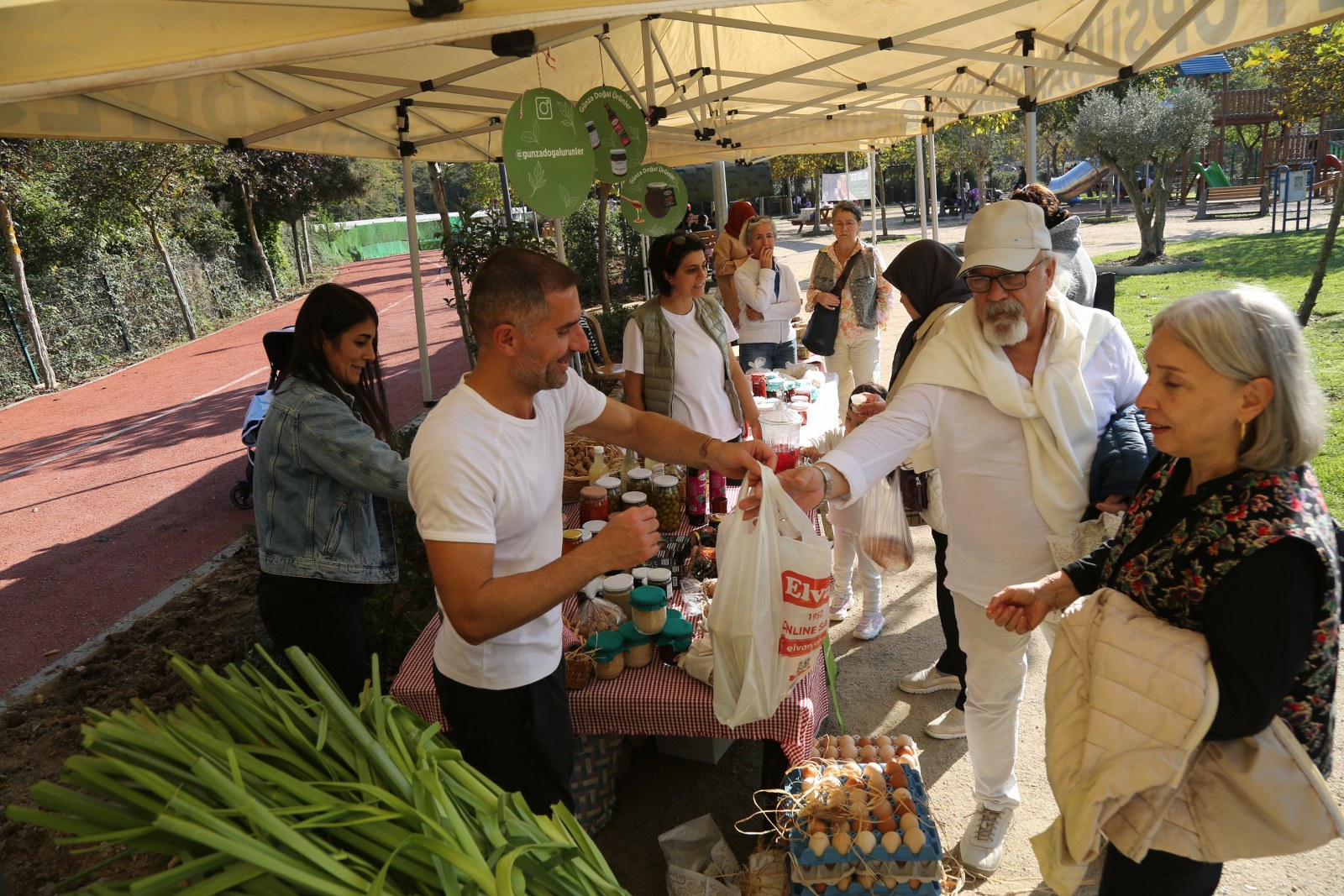 Eyüpsultan'da Yerel Ürün Pazarı Kuruldu