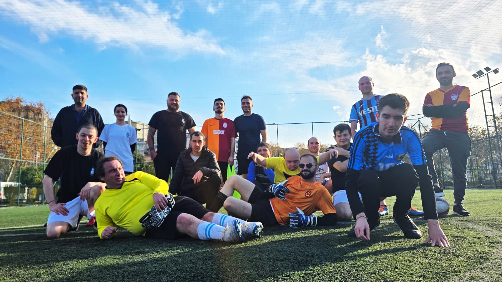 Engelsiz Yaşam Merkezi Öğrencileri Öğretmenleriyle 24 Kasım'a Özel Maçta Buluştu Engelsiz Yaşam Merkezi Öğrencileri Öğretmenleriyle 24 Kasım'a Özel Maçta Buluştu