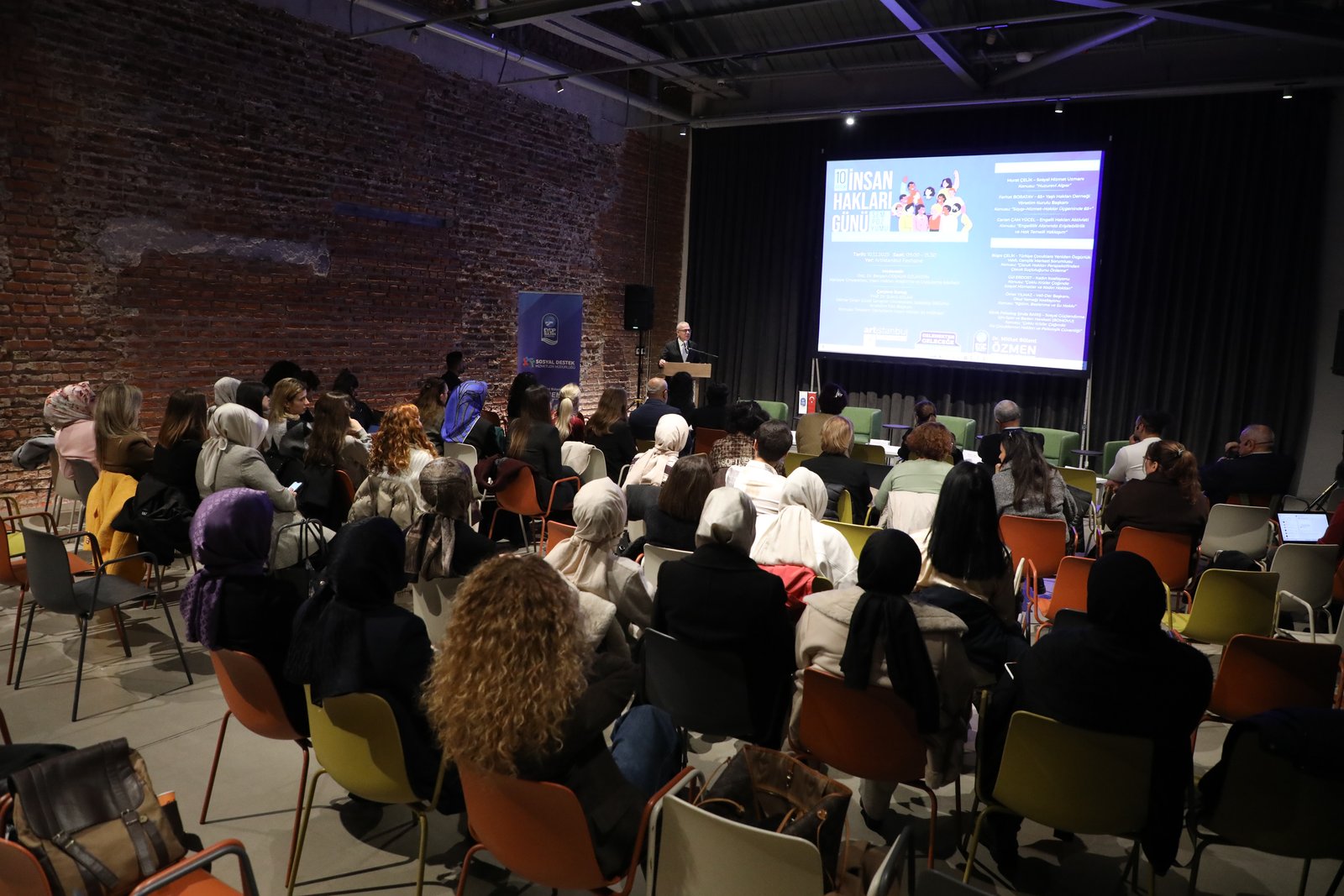 İnsan Hakları Günü'ne özel sempozyum İnsan Hakları Günü'ne özel sempozyum