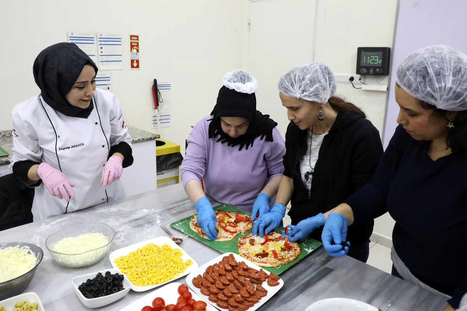 Görme engelli kursiyerler pizza yaptı