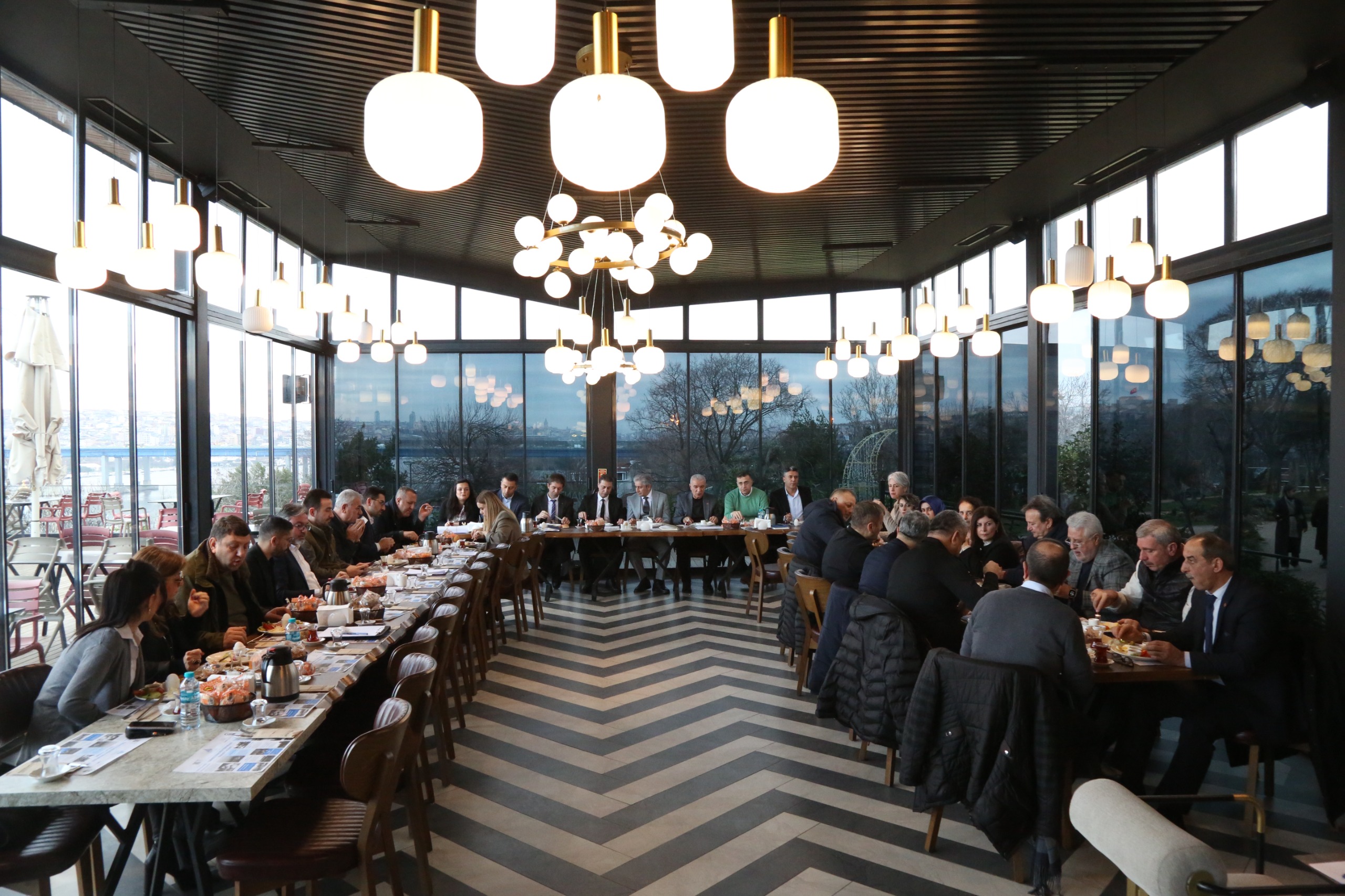 Muhtarlar ve İETT Yetkilileri Eyüpsultan'ın Ulaşım Sorunlarını Görüştü