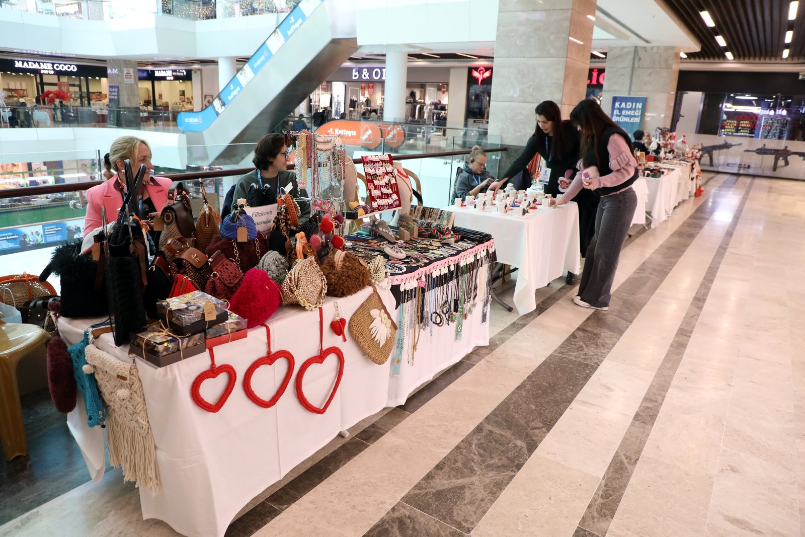 "14 Şubat Sevgi Pazarı" başladı "14 Şubat Sevgi Pazarı" başladı