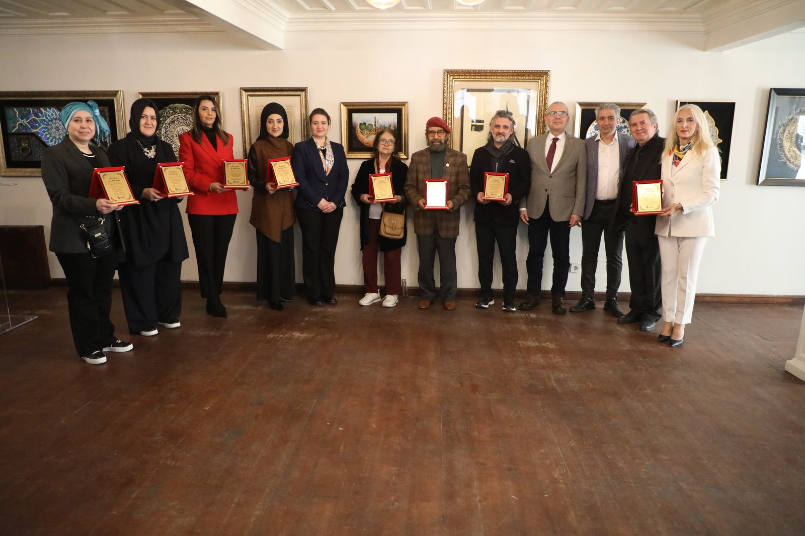 Bir Gelenek On Renk Sergisi Ensari Konağı'nda açıldı