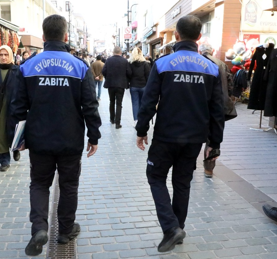 Eyüpsultan'da zabıta ekipleri dilencilere göz açtırmıyor