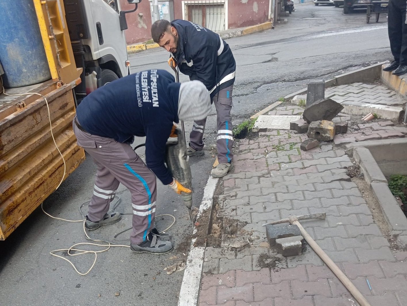 Eyüpsultan'da çalışmalar hız kesmeden sürüyor Eyüpsultan'da çalışmalar hız kesmeden sürüyor