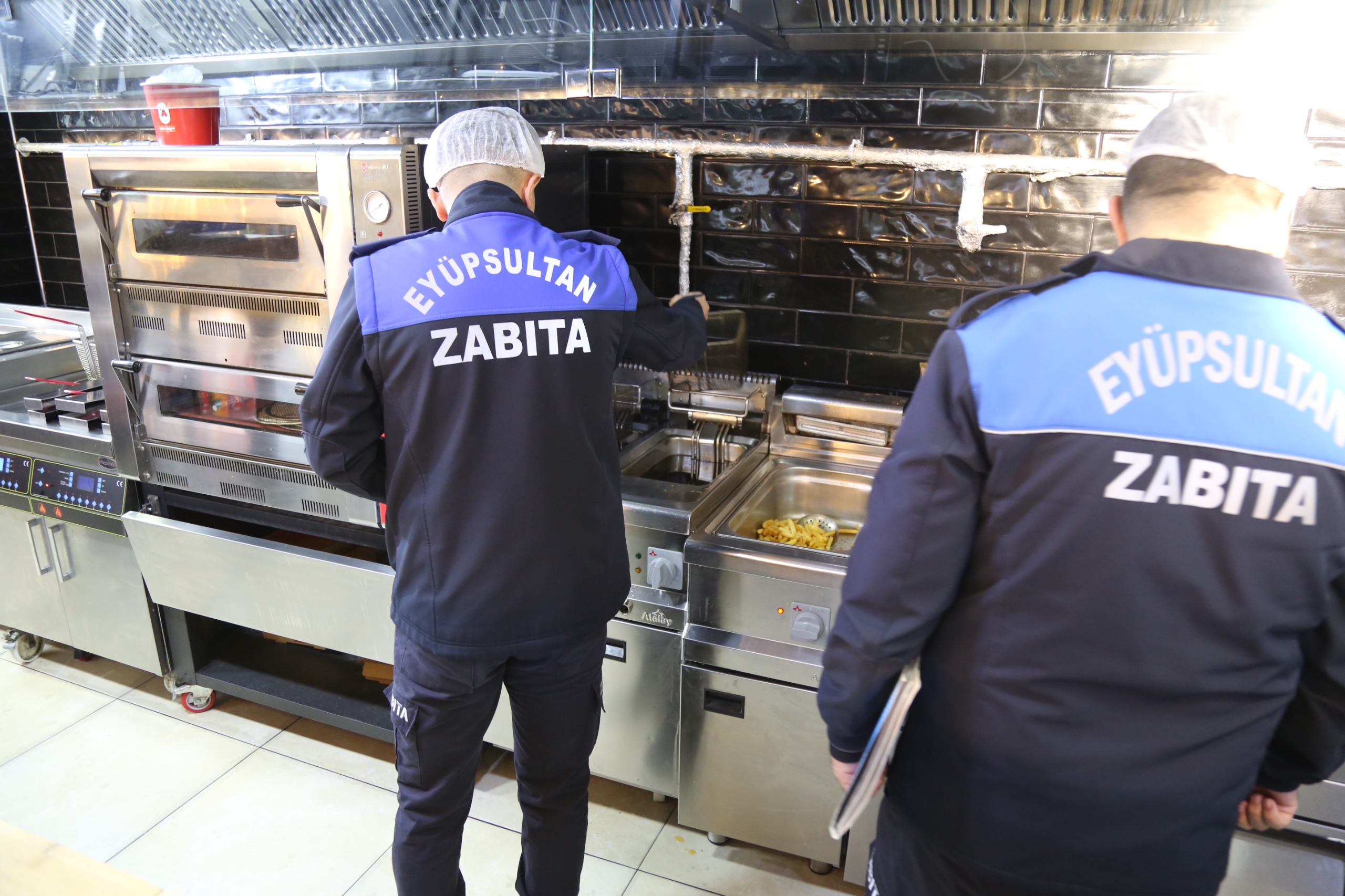 Ramazan'da zabıtadan kafe ve restoranlara sıkı denetim Ramazan'da zabıtadan kafe ve restoranlara sıkı denetim