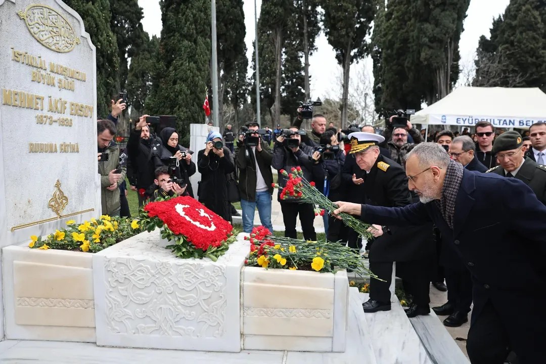 Milli şairimiz Ersoy, İstiklal Marşı'nın kabulünün 105. yılında anıldı