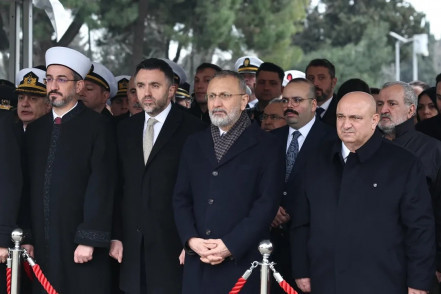 Çanakkale şehitleri Edirnekapı Şehitliği'nde törenle anıldı