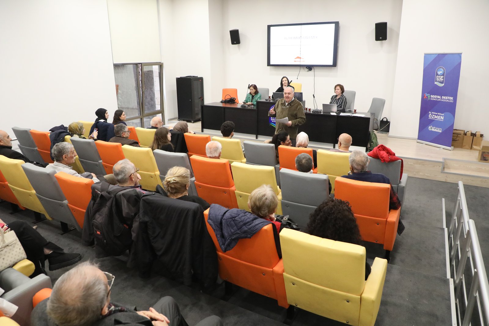 Eyüpsultan'da Sağlıklı ve aktif yaş almanın yolları konuşuldu Eyüpsultan'da Sağlıklı ve aktif yaş almanın yolları konuşuldu