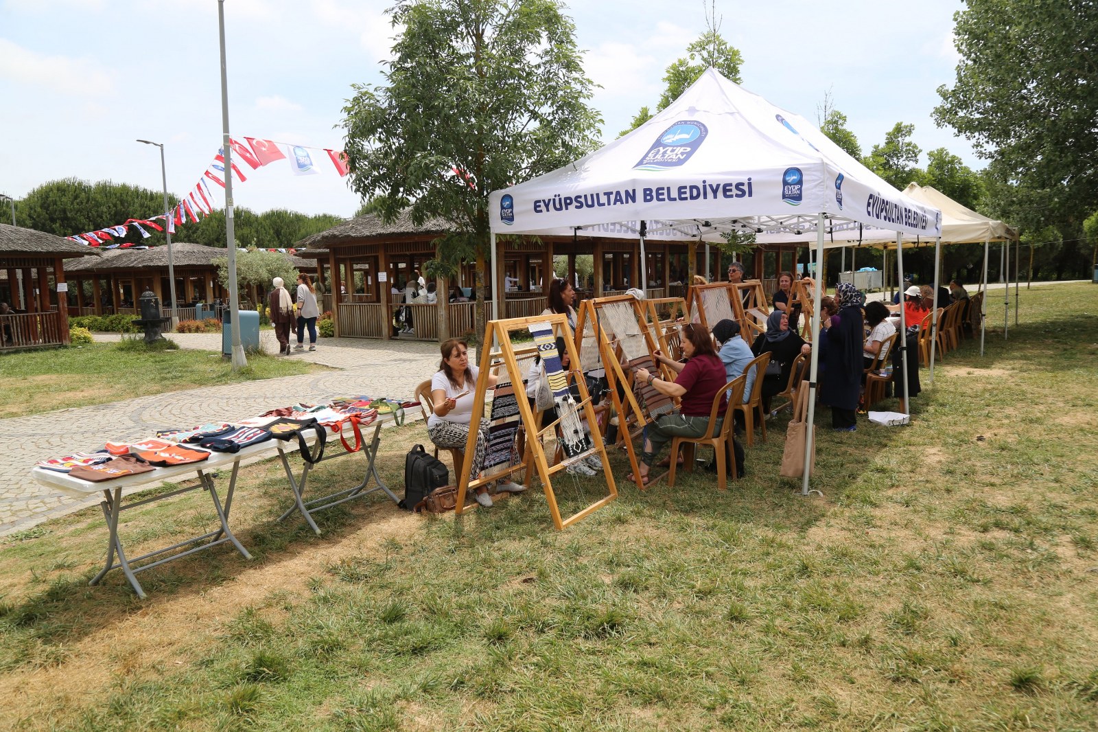2. Geleneksel ESMEK Örgü Festivali renkli görüntülere sahne oldu 2. Geleneksel ESMEK Örgü Festivali renkli görüntülere sahne oldu