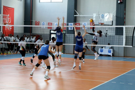 Eyüpsultanlı “Filenin Sultanları” Kamerun'u ağırladı