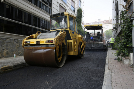 Kemerburgaz Mimarsinan'da asfalt çalışmaları sürüyor
