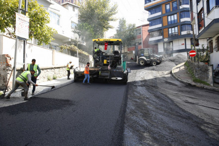 Güzeltepe Orbay Sokak'ta asfalt yenileme çalışması