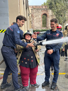 Engelsiz Yaşam Merkezi Öğrencilerinden İtfaiyeciler Haftası'nda Anlamlı Ziyaret