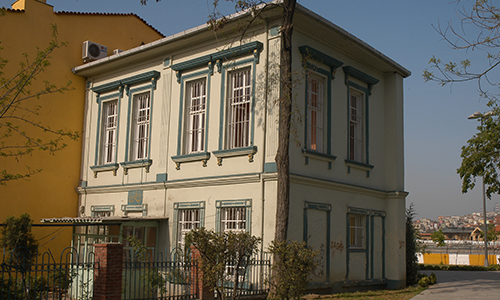 Hasan Hüsnü Paşa Kütüphanesi
